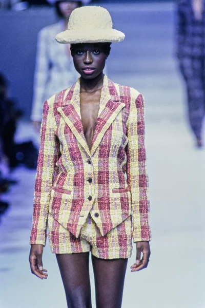 Look 15